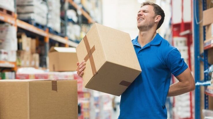 bolesť chrbta pri zdvíhaní závažia